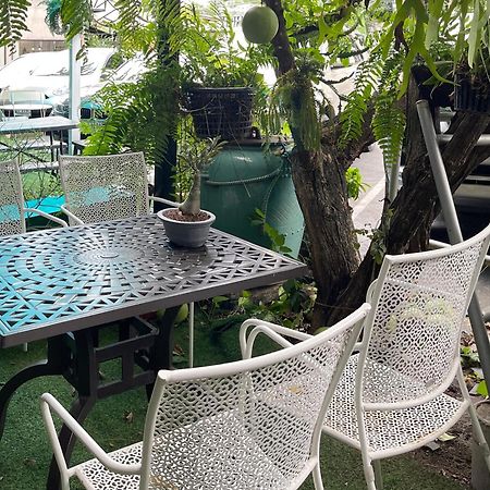 The Quarter Wutthakat Apartment Банкок Екстериор снимка