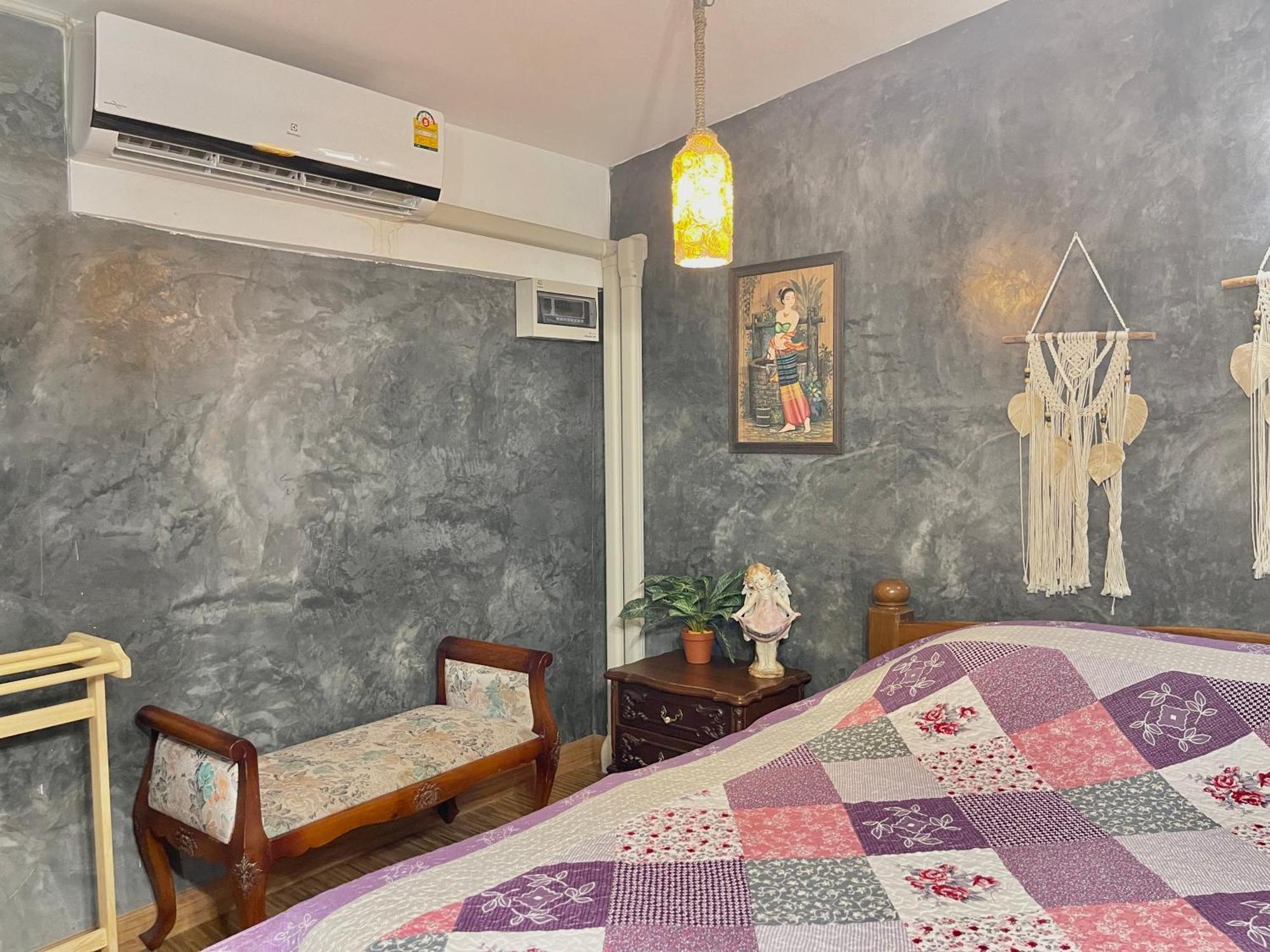 The Quarter Wutthakat Apartment Банкок Стая снимка