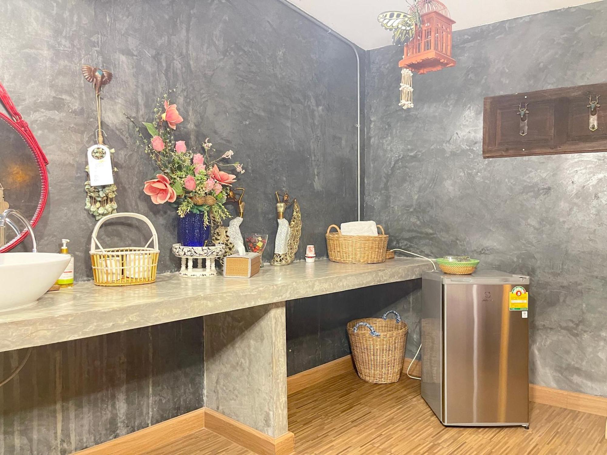 The Quarter Wutthakat Apartment Банкок Стая снимка